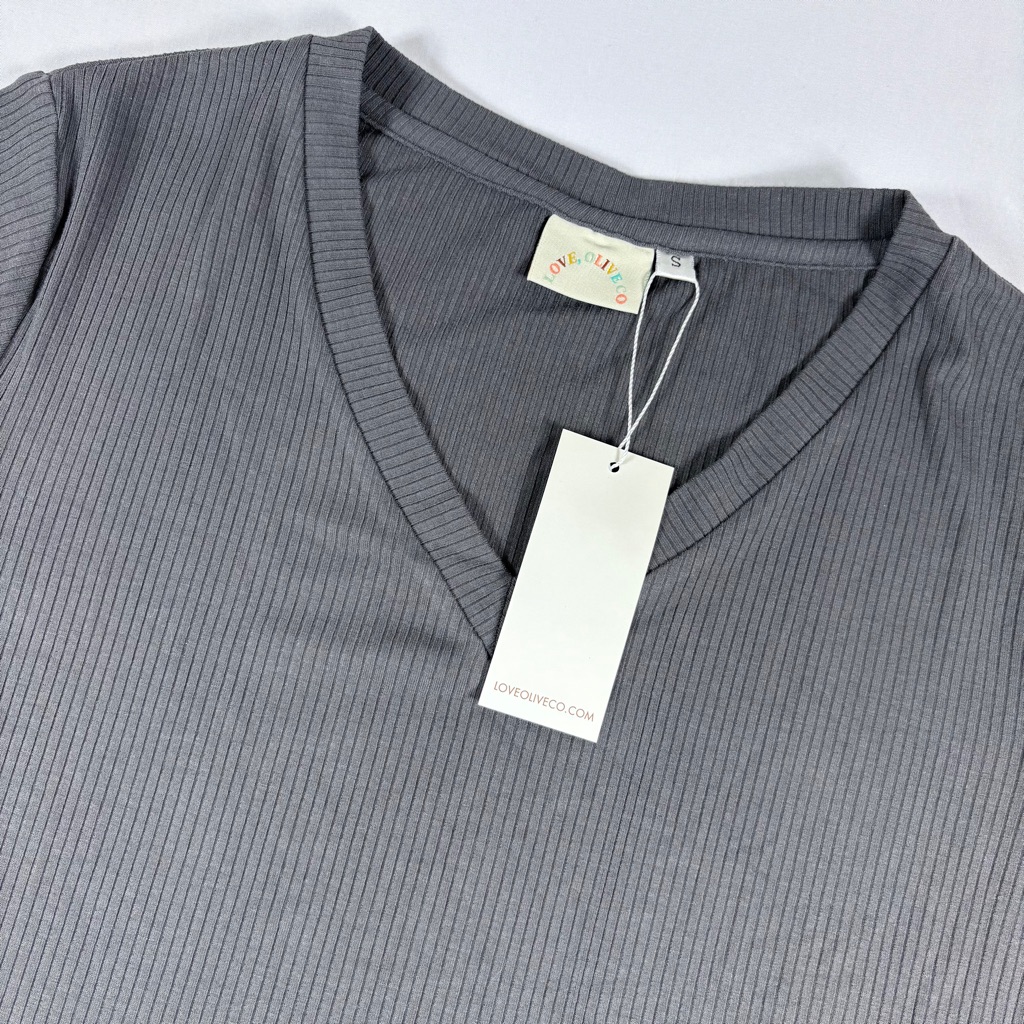 Love Olive Co Gray Ribbed V-Neck T-Shirt Women’s Size Small Short Sleeve Nwt — image 2 of 8